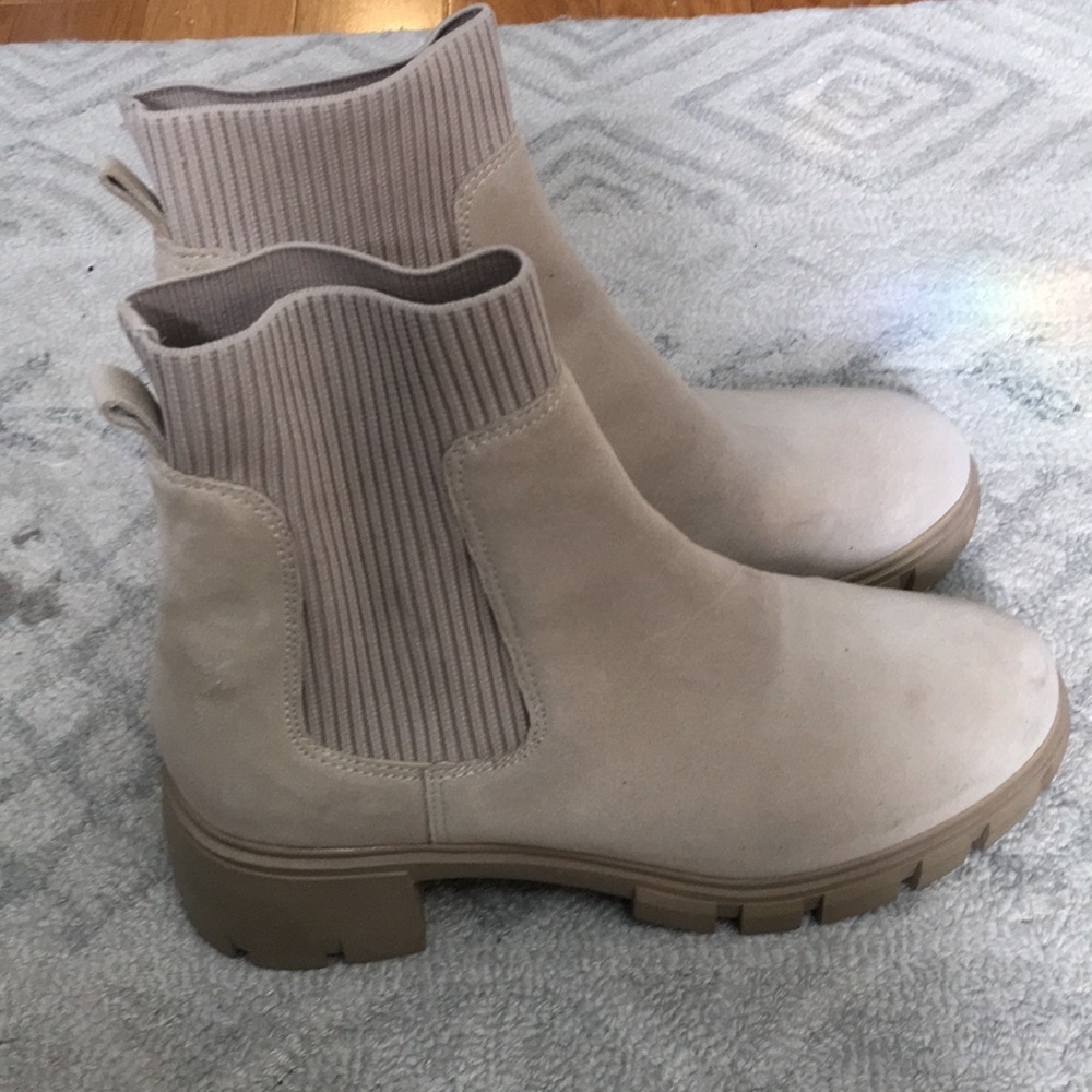 Beige Steve Madden Hayle suede heeled boots - Picture 2 of 5